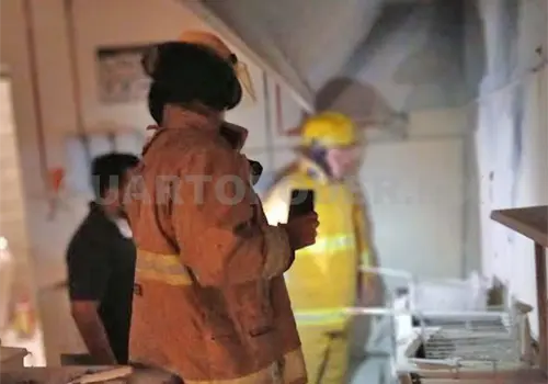 Controlan una conflagración en plaza comercial