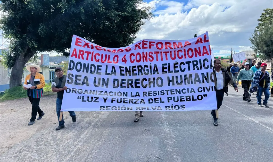 Marchan para exigir mejores tarifas a la CFE