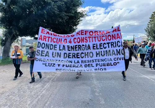 Marchan para exigir mejores tarifas a la CFE