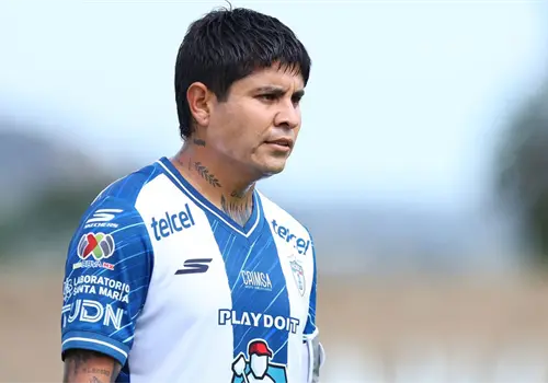Pachuca rescinde contrato de "Chofis" López