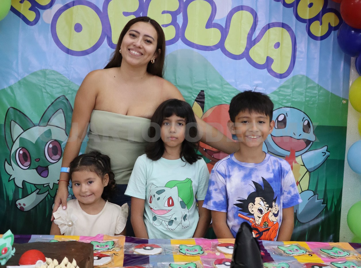 Ofelia celebra su primera década
