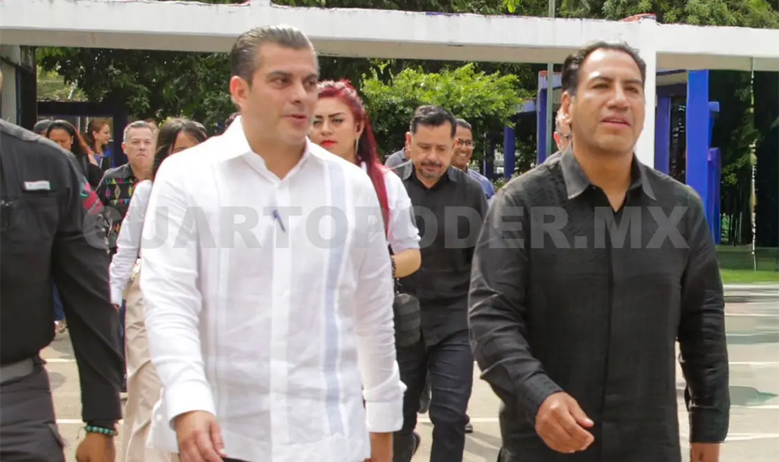Yamil Melgar al lado del gobernador del Estado de Chiapas. Cortesía