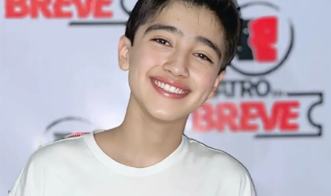 Kenneth Lavíll se integra a boyband