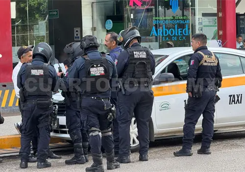 Fallece adulto mayor en taxi; era llevado a hospital