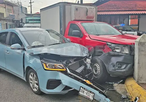 Reportan dos colisiones en menos de una hora