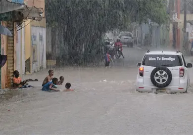 Huracán amenaza con inundaciones en Jamaica y Haití Huracán amenaza con inundaciones en Jamaica y Haití