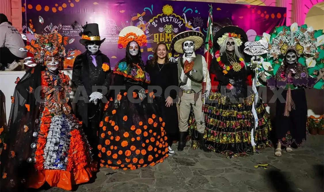 Realizan concurso de catrinas y catrines en SCLC