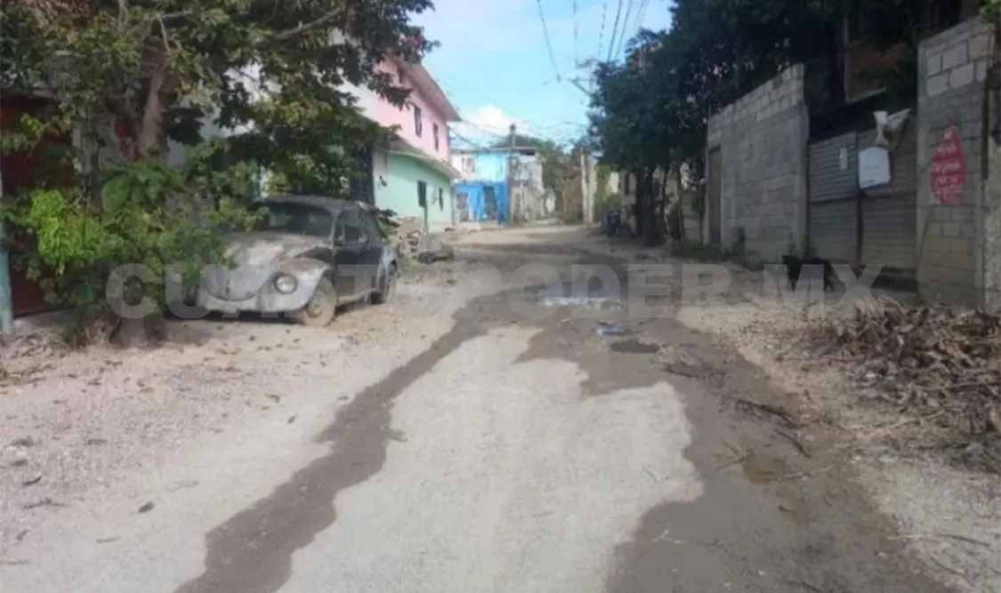 Calle de Tierra Negra sin drenaje ni pavimentación. Cortesía