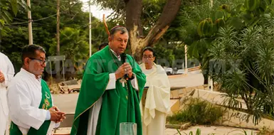 Llaman al diálogo ante plantón de madres