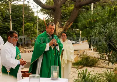 Llaman al diálogo ante plantón de madres