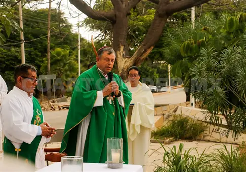 Llaman al diálogo ante plantón de madres