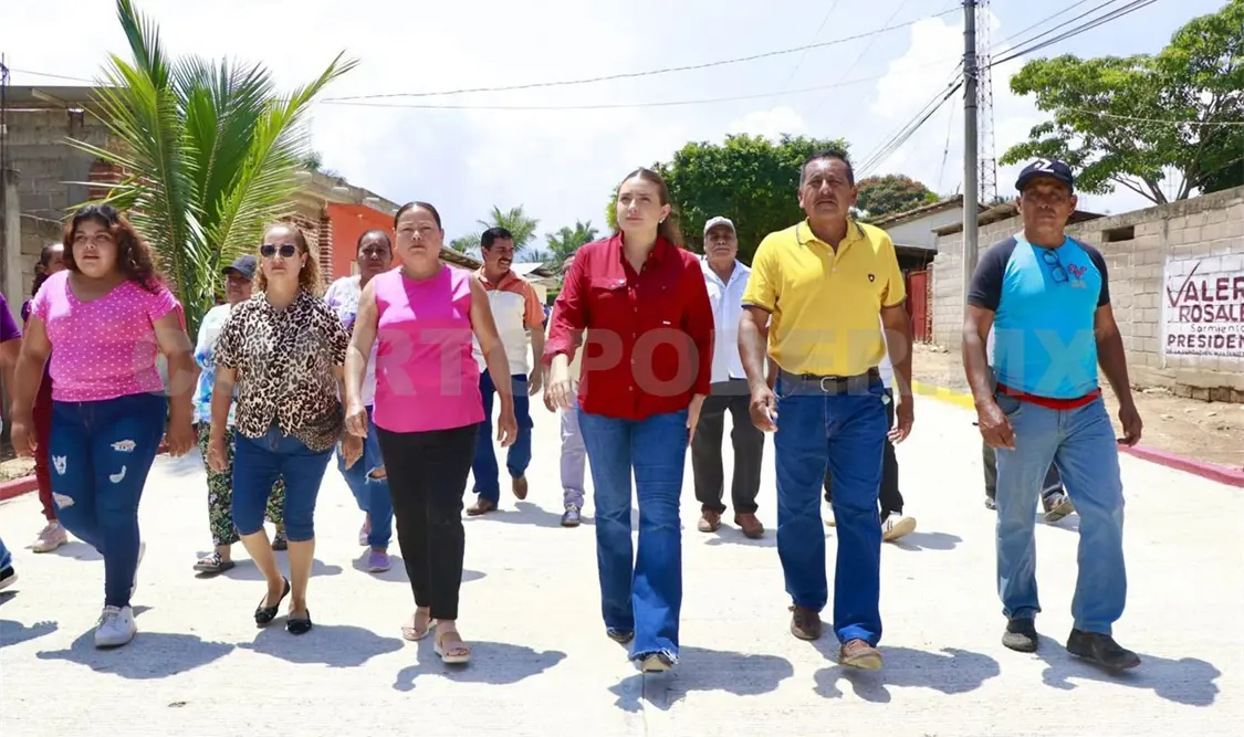 Las calles tienen una superficie de casi mil 800 metros cuadrados y un espesor de 15 centímetros. CP