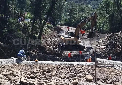 Denuncian lentitud en construcción de puente
