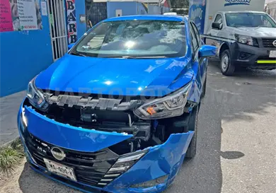 Se estrellan dos autos en avenida Se estrellan dos autos en avenida