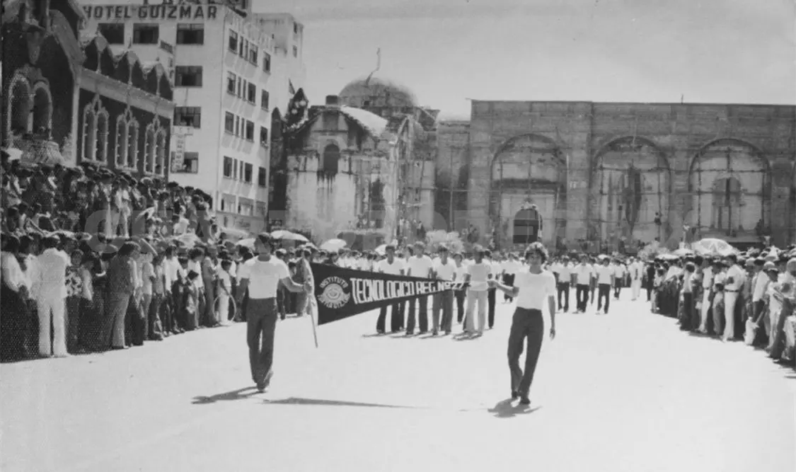 El director destacó el trabajo de todos los docentes, directivos y estudiantes que han pasado por el instituto. Cortesía