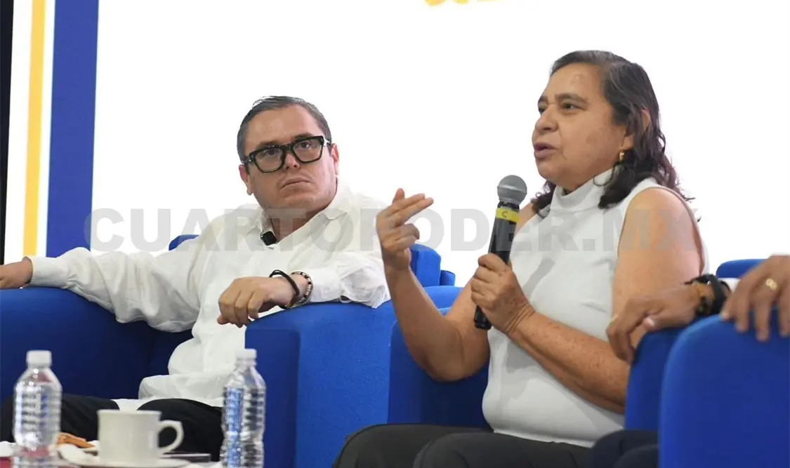 Destacados juristas participaron en el panel. CP