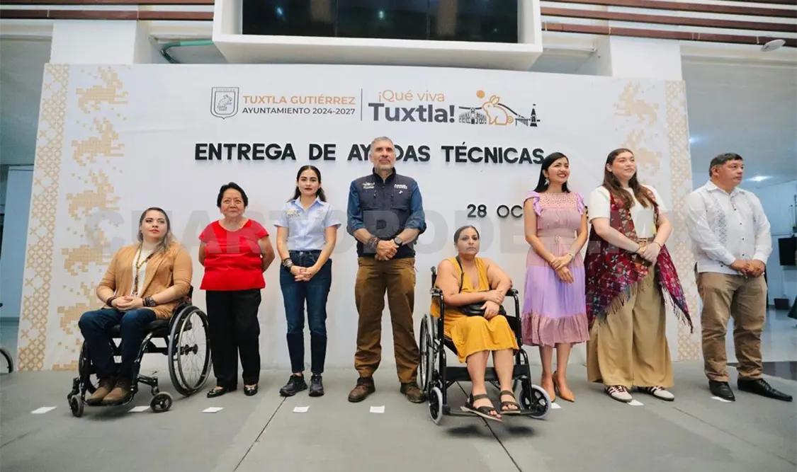 Ángel Torres entrega ayudas técnicas