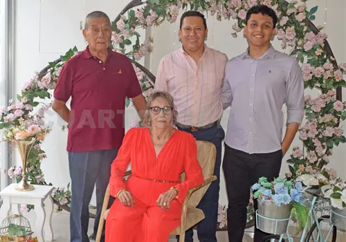 Hilda celebra 83 años Hilda celebra 83 años