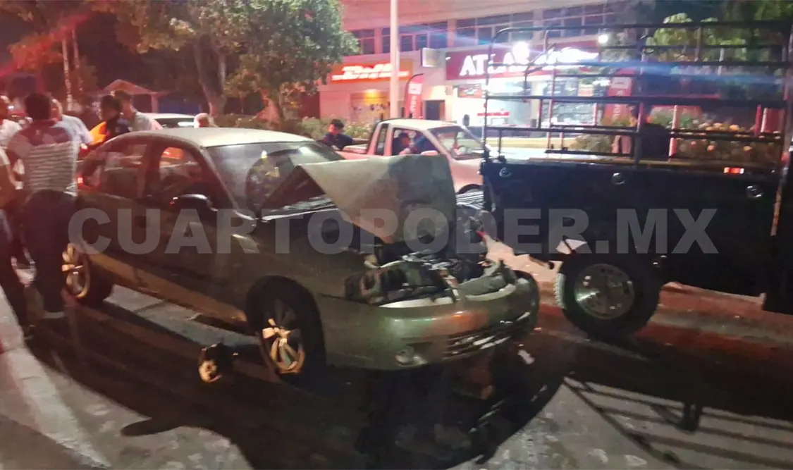 Un Sentra chocó por alcance a una Ranger y esta a su vez contra un Civic. Ulises Villalobos / CP