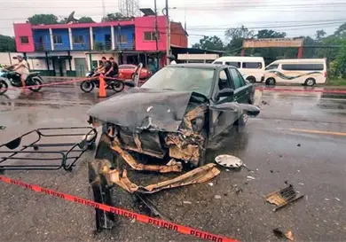 Triple colisión en retorno de crucero Triple colisión en retorno de crucero