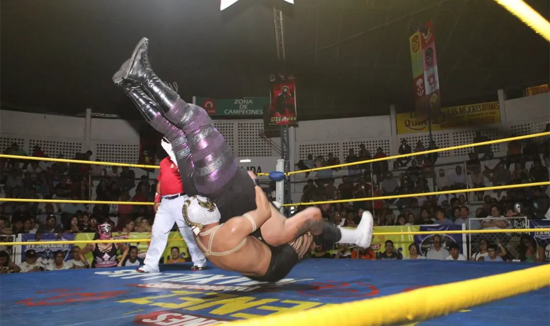 La función del Deportivo Roma volvió a reunir a una gran cantidad de aficionados que disfrutaron cada caída. Alan Pola/CP