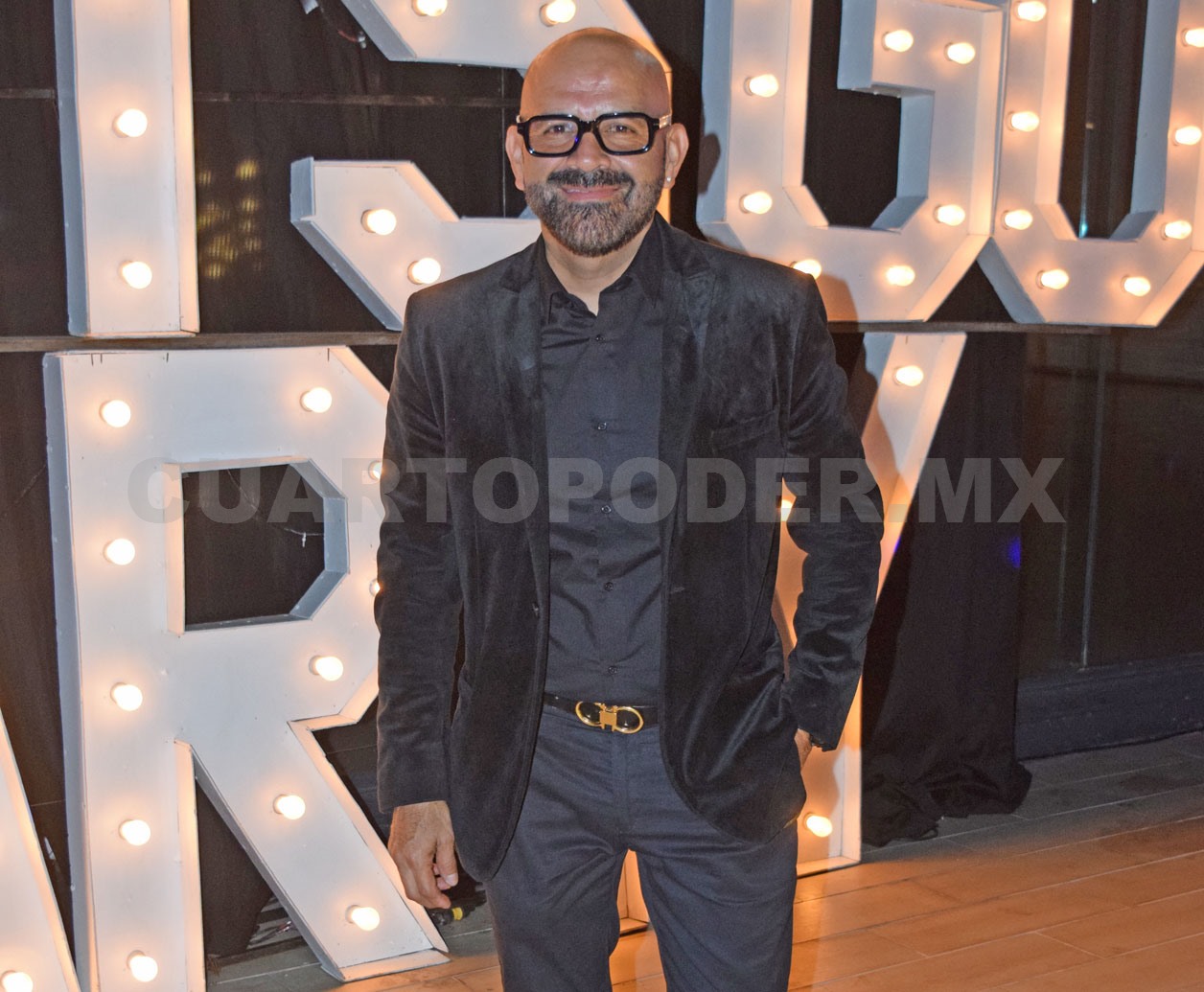 Muchas felicidades, Carlos