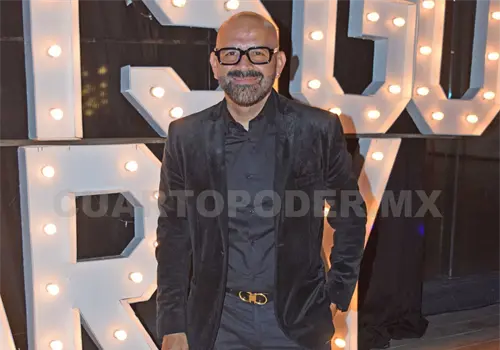 Muchas felicidades, Carlos Muchas felicidades, Carlos