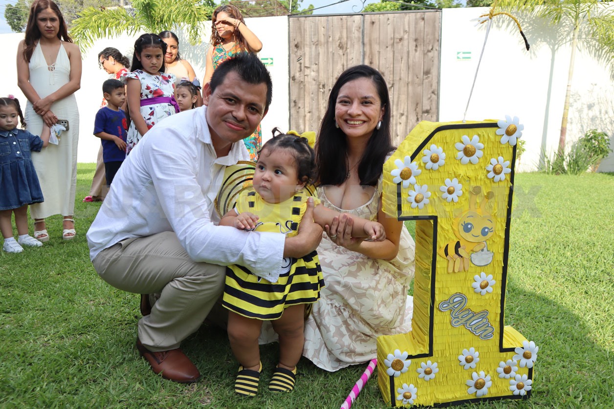 Primer año y bautizo de Aylin