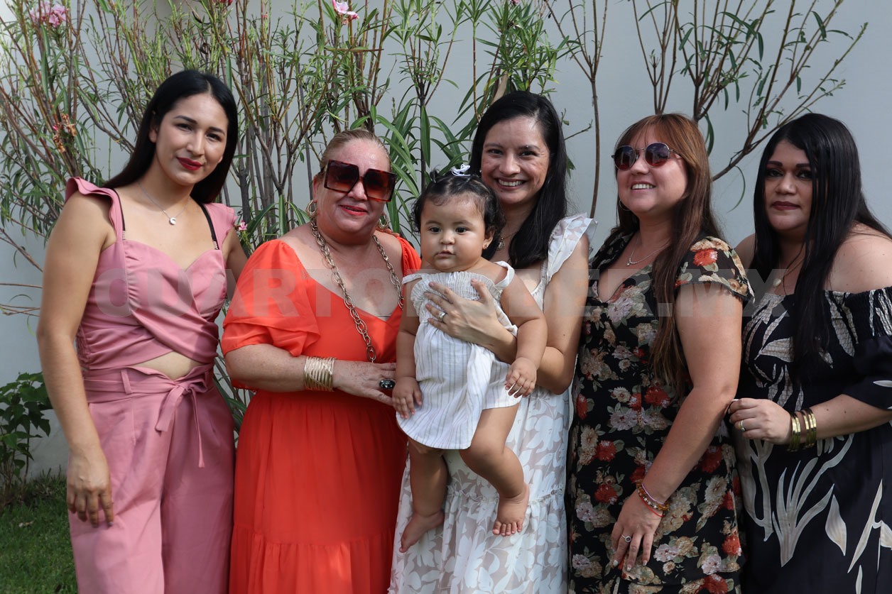 Primer año y bautizo de Aylin