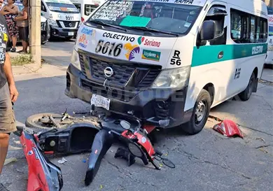 Colectivo embiste y casi le pasa encima a moto Colectivo embiste y casi le pasa encima a moto