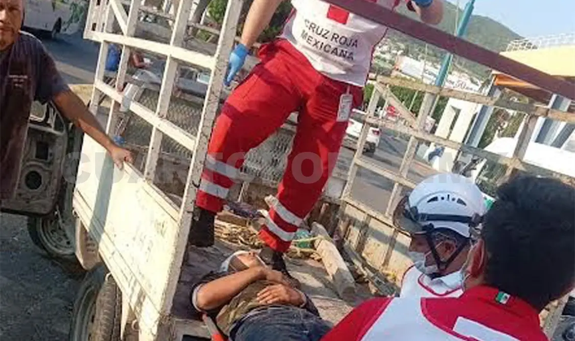 Dos ocupantes del vehículo resultaron con lesiones. Ulises Villalobos / CP