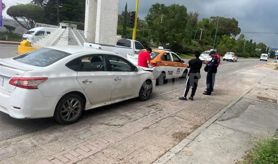 Manejaba en estado inconveniente y se impacta por alcance en taxi. Juan Orel / CP