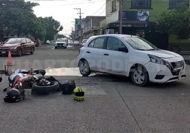 Se estampan moto y March en cruce de calles Se estampan moto y March en cruce de calles