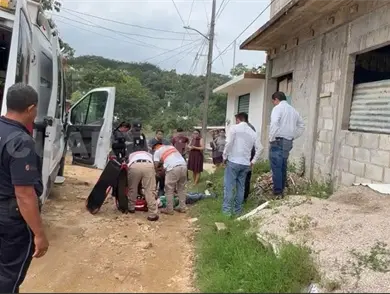 Menor recibe descarga y cae de tercer piso