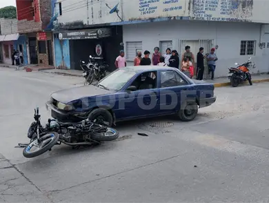 Embisten a motorista en colonia Patria Nueva