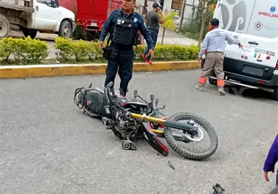 Derrape de motocicleta deja un joven muerto Derrape de motocicleta deja un joven muerto