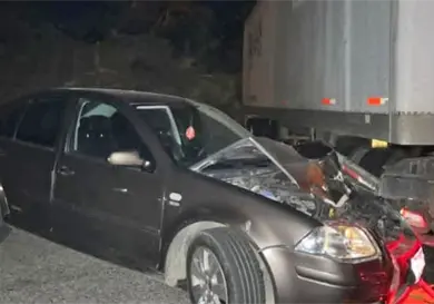 Familia herida al acabar atrapada bajo un tráiler Familia herida al acabar atrapada bajo un tráiler