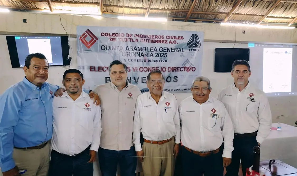 Adrián Hernández Hernández, encabeza el VI Consejo Directivo del colegio. CP