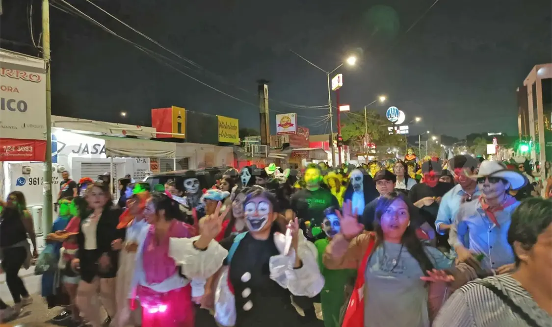 Niños, niñas y adolescentes salieron a pedir la tradicional “calabacita tía”. Diego Pérez / CP