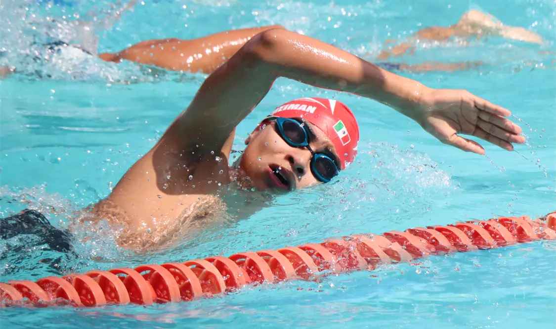 Dieron sus mejores brazadas en el fin de semana que para muchos fue de descanso por el Día de Muertos. Diego Pérez/CP