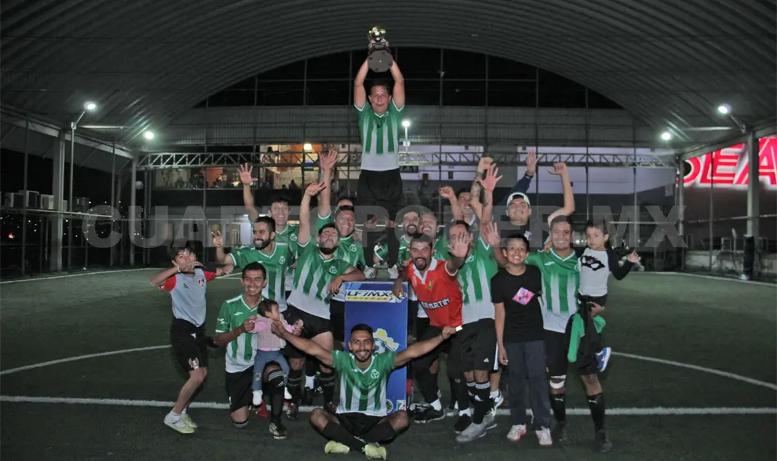 Ganar la pelota en el medio campo fue pieza clave para que el equipo vencedor lograra igualar el marcador. Alan Pola/CP