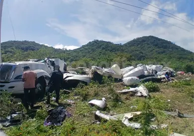 Vuelca tractocamión en la curva de Las Antenas Vuelca tractocamión en la curva de Las Antenas