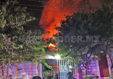 Arden dos casas en la colonia Potinaspak Arden dos casas en la colonia Potinaspak