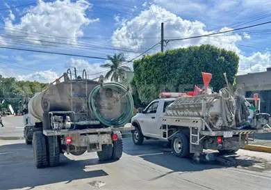 Incendio de negocio moviliza a bomberos Incendio de negocio moviliza a bomberos