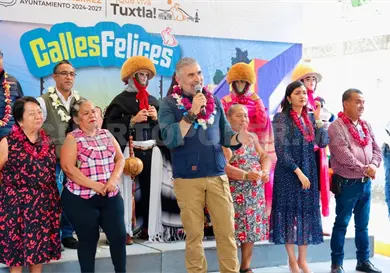 Ángel Torres encabeza inauguración de calle