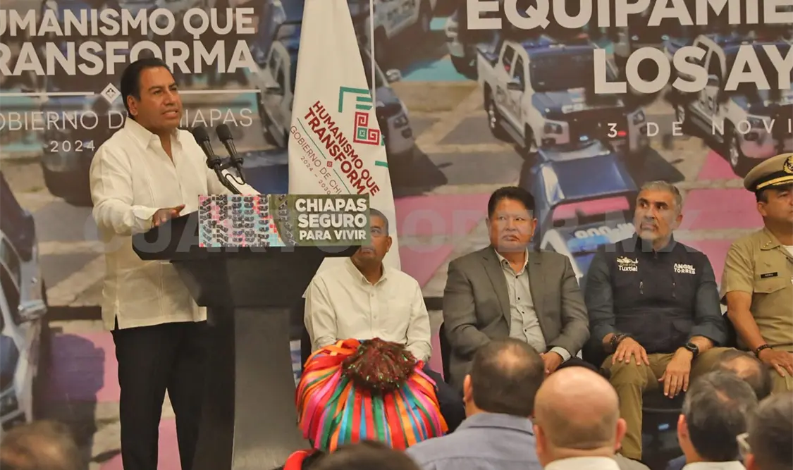 El mandatario estatal dijo que está al pendiente de cada alcalde de Chiapas. Carlos López / CP