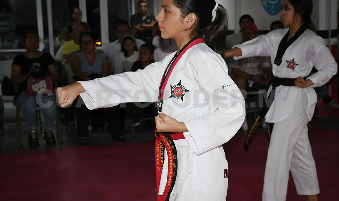 Se llevó a cabo una demostración de formas en la que cada alumno dio su mayor esfuerzo. Cortesía