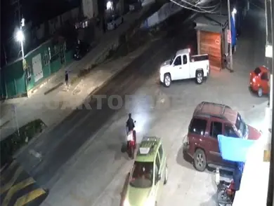 Ebrio causa destrozos en cinco locales comerciales