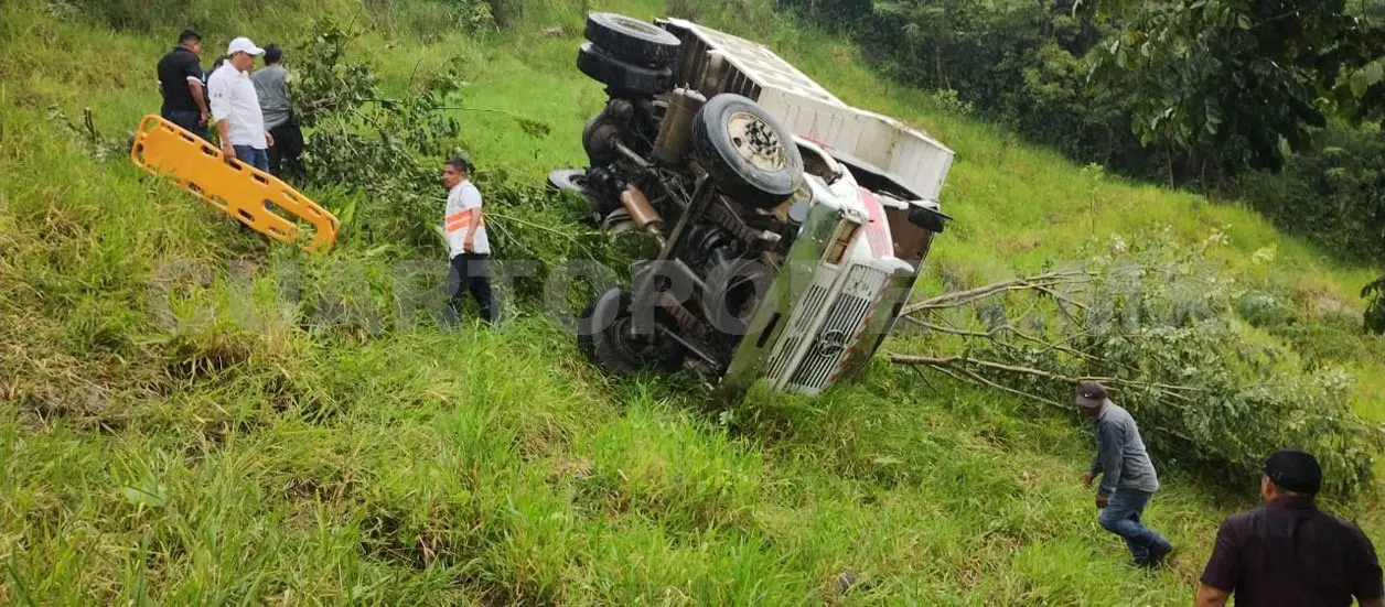 Cae en un barranco y vive para contarlo