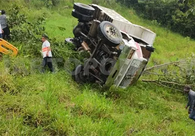 Cae en un barranco y vive para contarlo Cae en un barranco y vive para contarlo